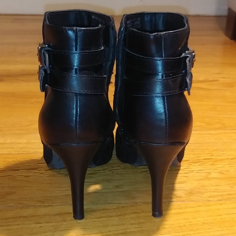 Shoes - Picture 4 of 4